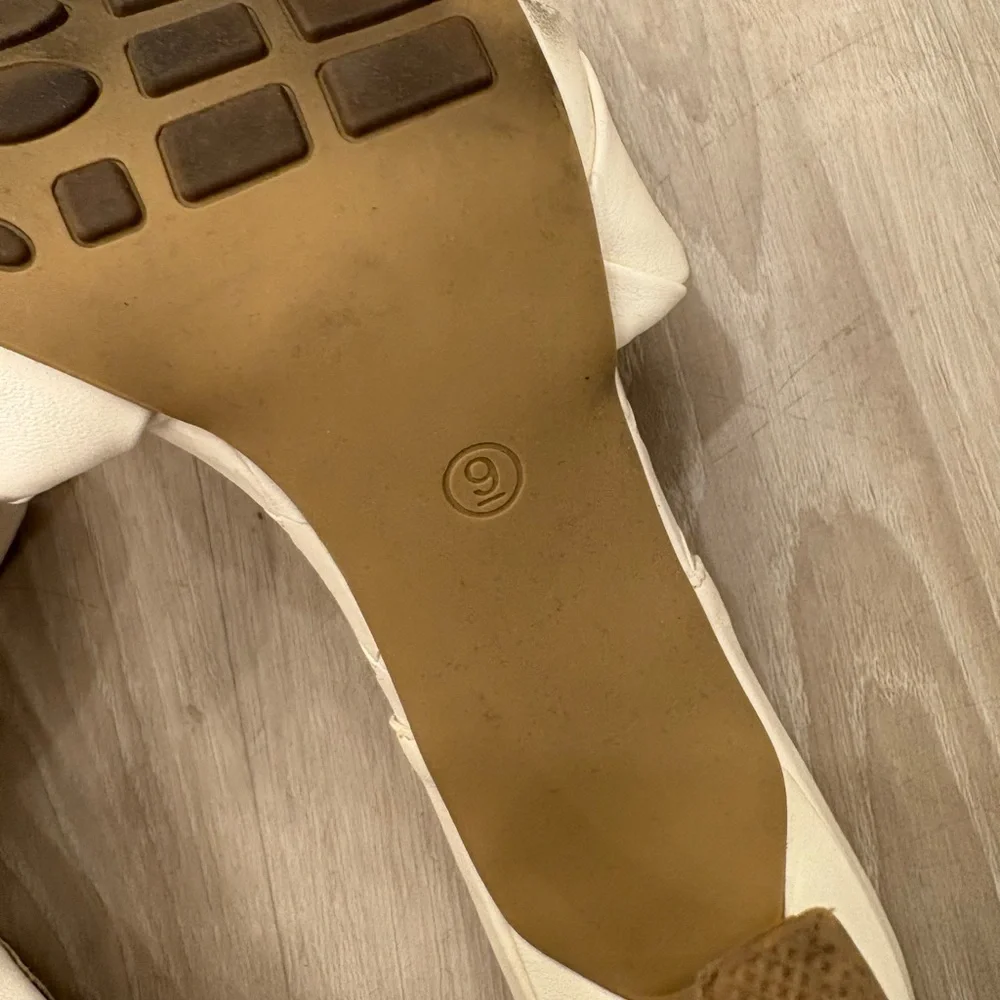Elegant Cream (more white) Women's Shoes - Picture 4 of 4